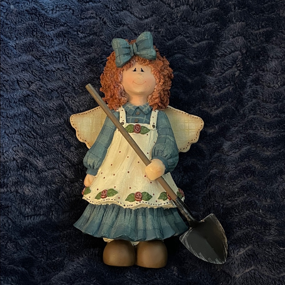 Crazy Mountain Exclusive Designs Angel Figurine holding Shovel
